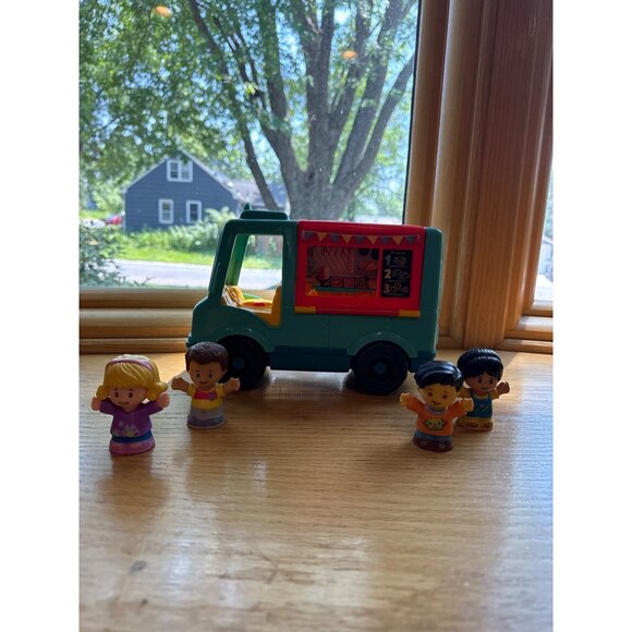 Fisher-Price Little People Serve It Up Food Truck With Figures Playset - Picture 5 of 9